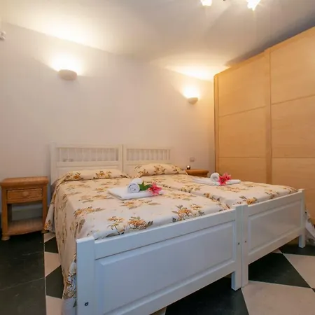 Castelletto Di Branduzzo Sleeps 12 Pool Wifi Villa Monvalle